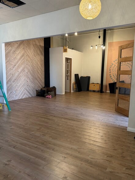 More Photos Of 23460 Cinema Dr, Valencia Unknown For Lease