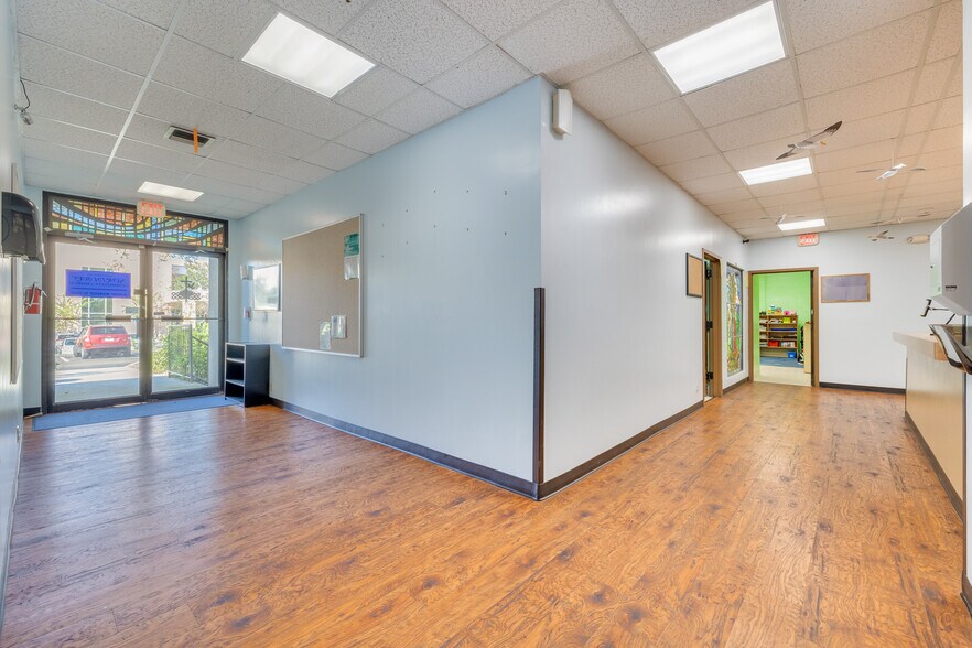 More Photos Of 3170 N McMullen Booth Rd, Clearwater Schools For Lease