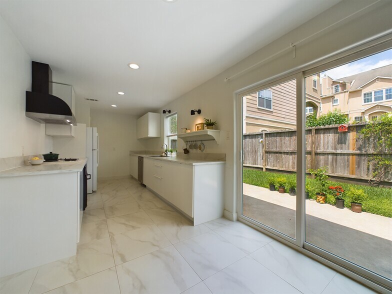 More Photos Of 5625-5631 Winsome Ln, Houston Apartments For Sale