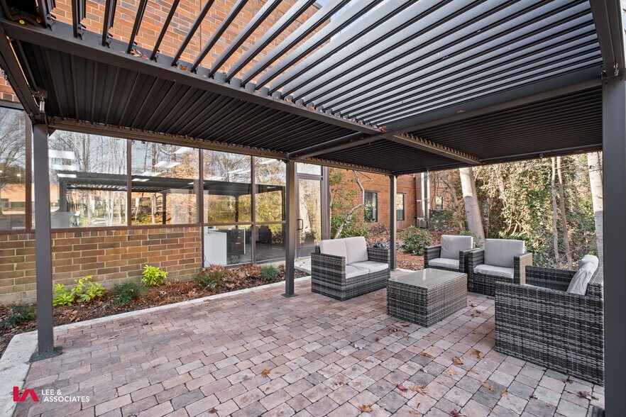 More Photos Of 2800 Colonnades Ct, Peachtree Corners Light Distribution For Lease