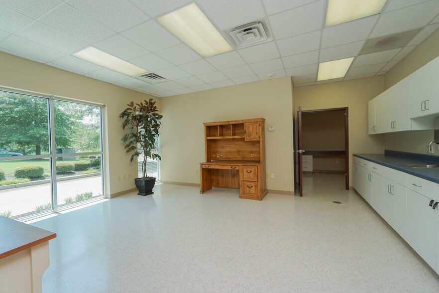 More Photos Of 100 Perpetual Sq, Anderson Medical For Lease