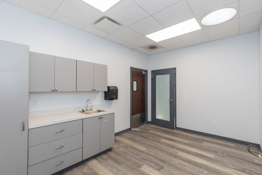 More Photos Of 7629 Hillside Rd, Amarillo Medical For Lease