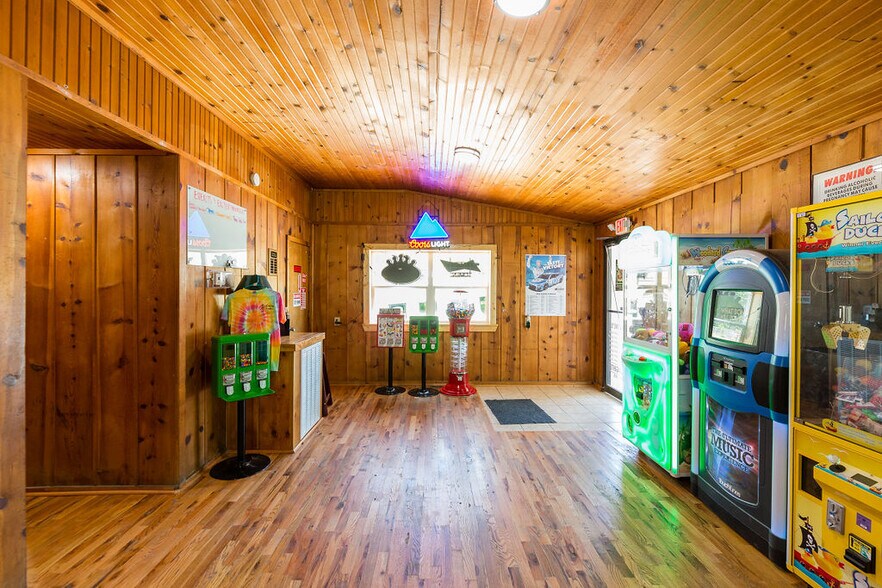 More Photos Of 48 Little Missouri Rd, Jane Restaurant For Sale
