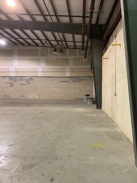 More Photos Of 200 W Parkway Dr, Egg Harbor Township Warehouse For Lease