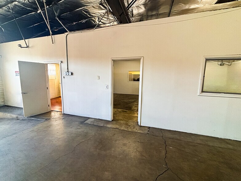 More Photos Of 1671 E 23rd St, Los Angeles Warehouse For Sale