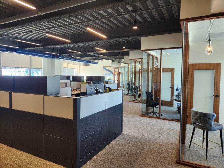 More Photos Of 275 W 3rd St, Vancouver Office Residential For Lease