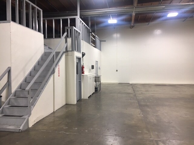More Photos Of 380 Swift Ave, South San Francisco Warehouse For Lease
