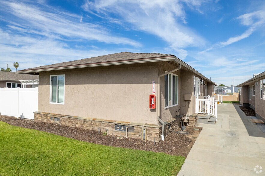 More Photos Of 19131-19161 Delaware St, Huntington Beach Apartments For Sale