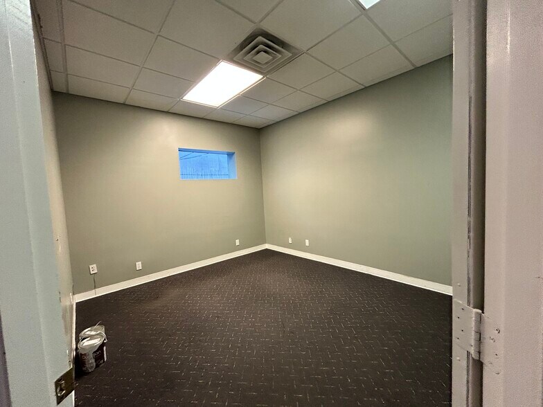 More Photos Of 3234 S Westnedge Ave, Kalamazoo Medical For Sale