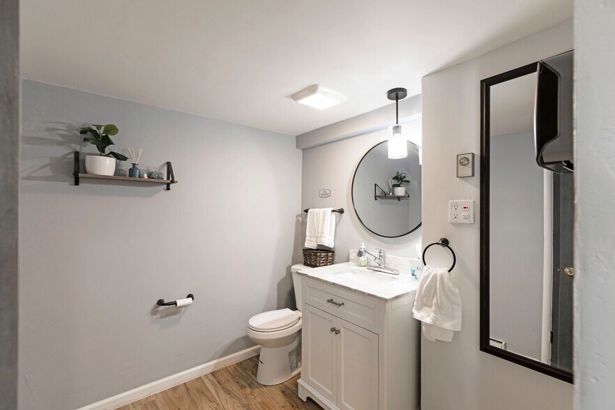 More Photos Of 49825 US Highway 93, Polson Hotel For Sale