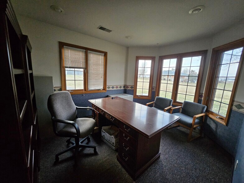 More Photos Of 13330 Darmstadt Rd, Evansville Office For Sale