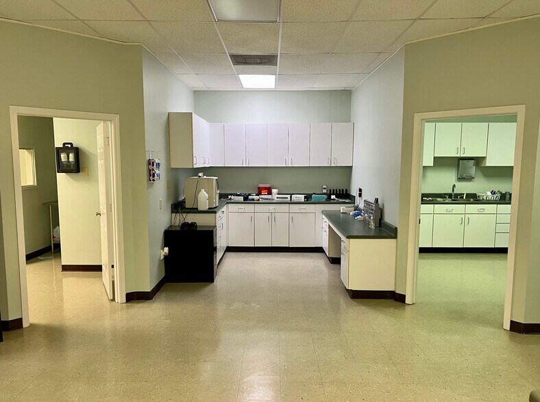 More Photos Of 1000 Lakeland Sq, Flowood Unknown For Lease