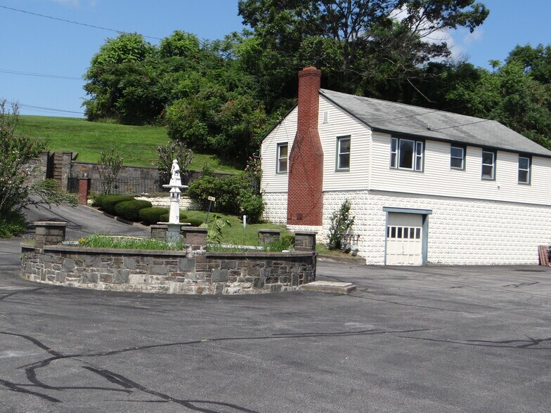 More Photos Of 1725 US-9W Hwy, Milton Hospitality For Sale