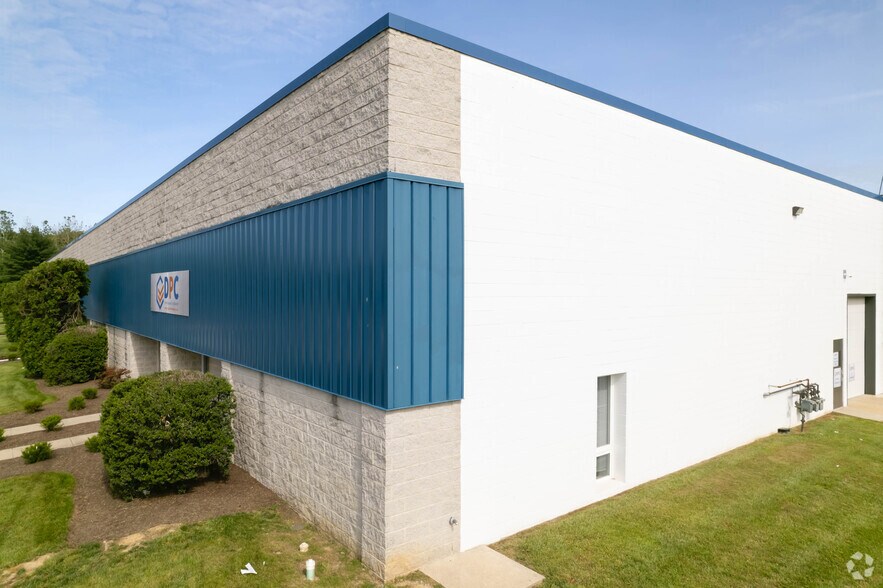 More Photos Of 300 Ruthar Dr, Newark Manufacturing For Lease