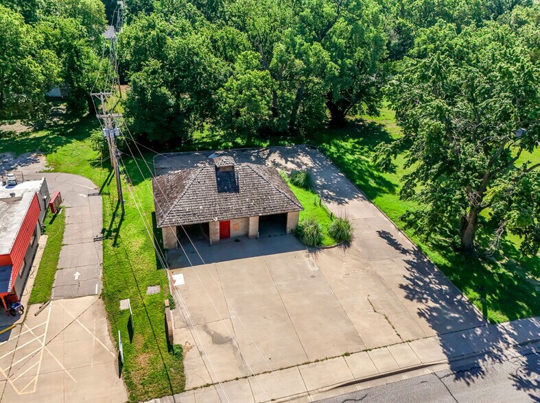 More Photos Of 220 N 2nd Ave, Mulvane Carwash For Sale