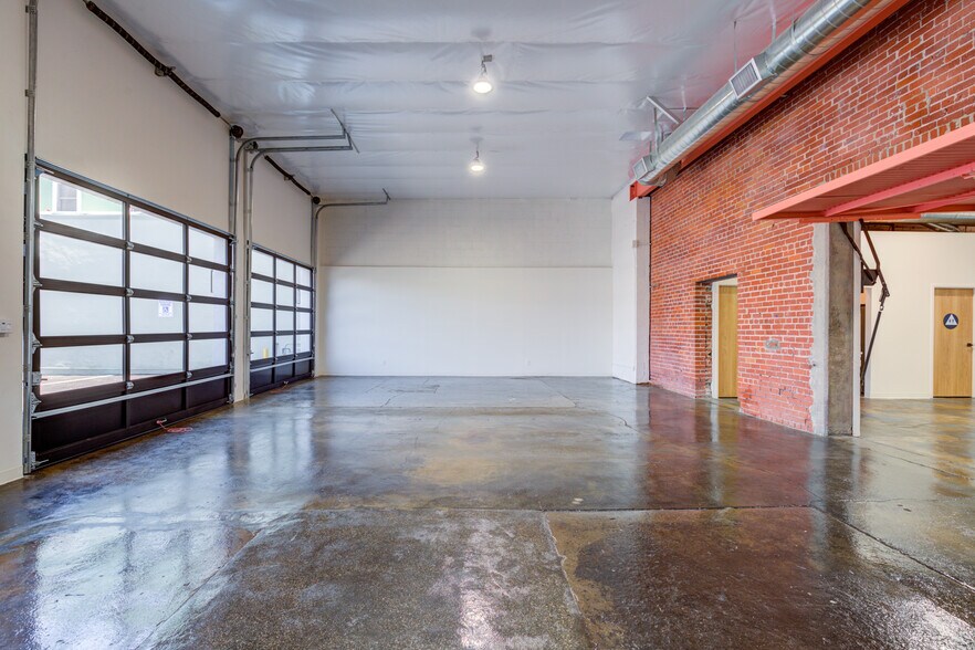 More Photos Of 2616 W Jefferson Blvd, Los Angeles Showroom For Sale