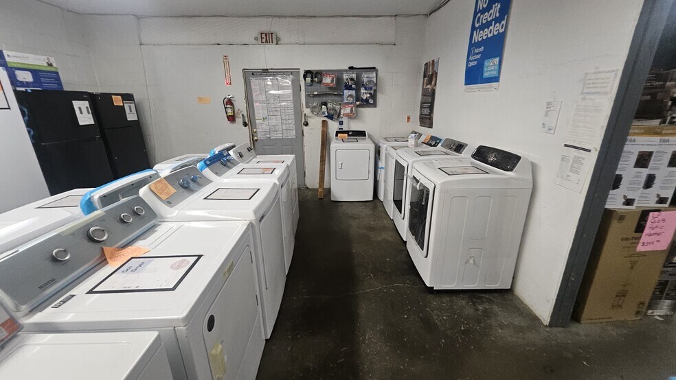 More Photos Of 6408 Lake Isabella Blvd, Lake Isabella Storefront For Sale