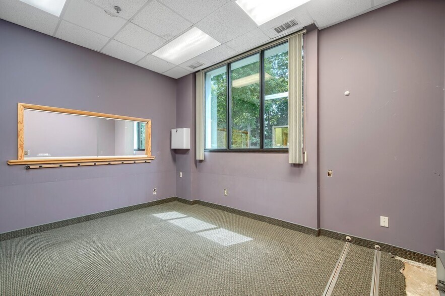 More Photos Of 79 Route 59, Airmont Medical For Lease
