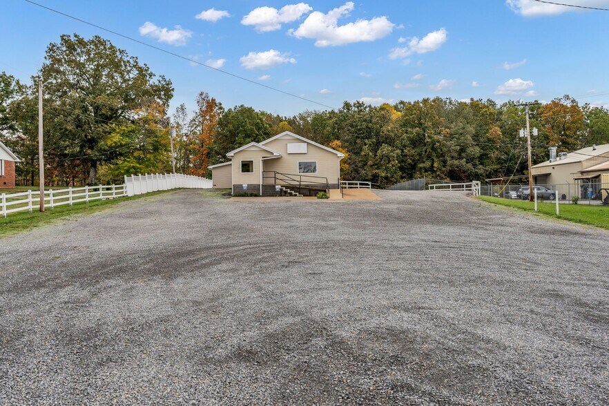 More Photos Of 4842 Highway 100, Lyles Restaurant For Lease