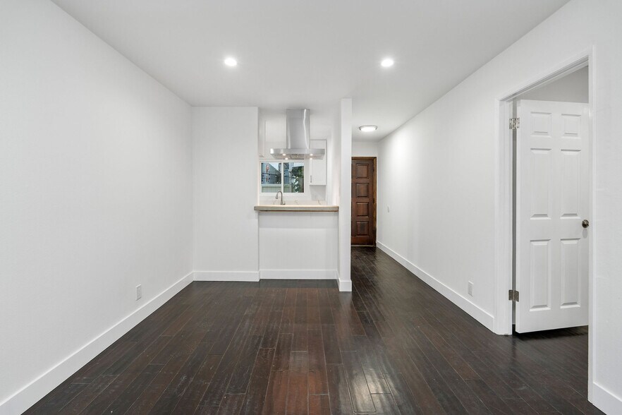 More Photos Of 217 43rd St, Manhattan Beach Apartments For Sale