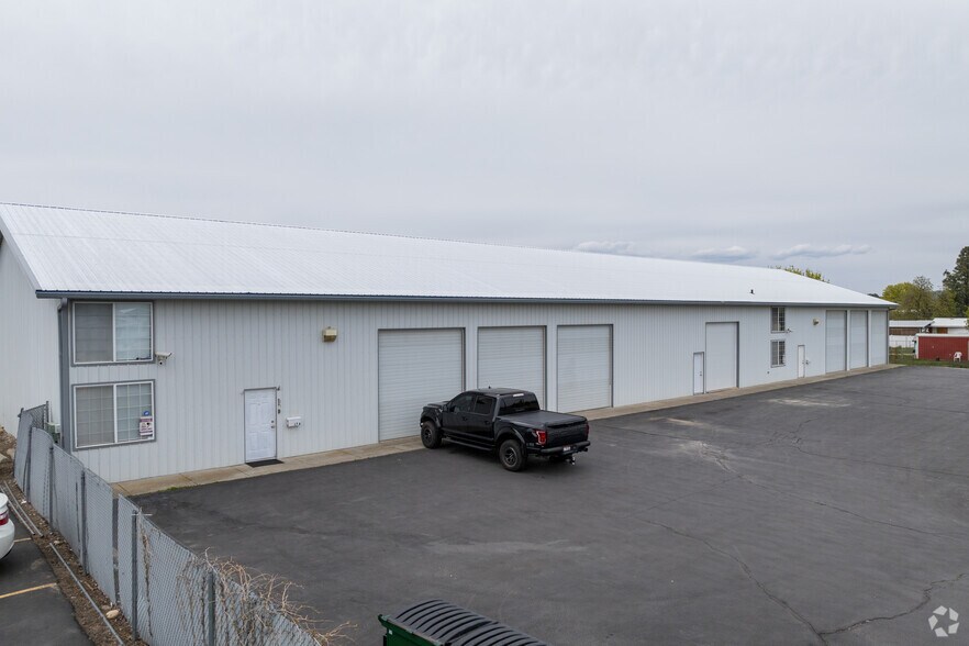 More Photos Of 17 N Flora Rd, Spokane Valley Warehouse For Lease