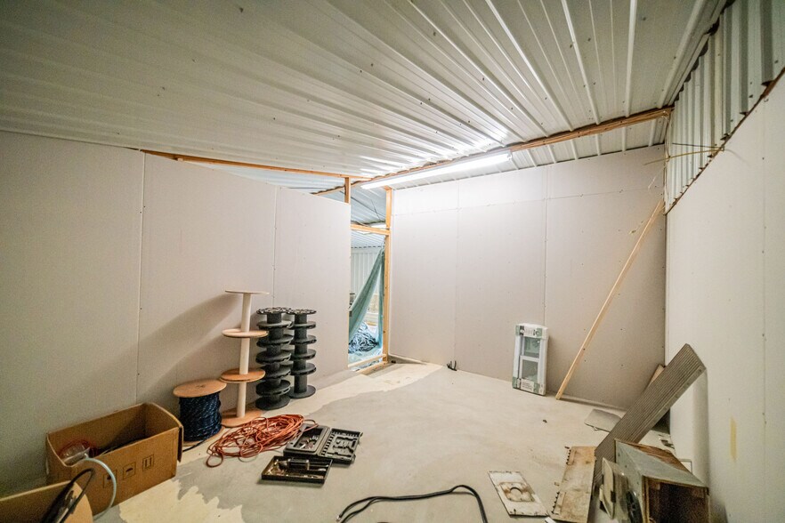 More Photos Of 6641 US Highway 62 W, Kuttawa Flex For Sale