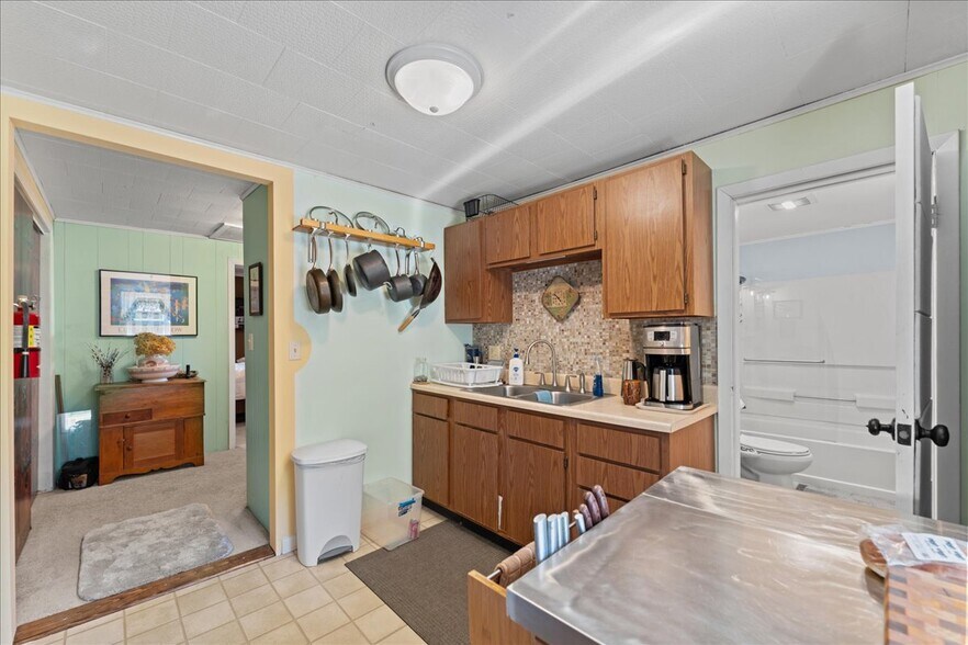 More Photos Of 517 Milwaukee St, Kewaunee General Retail For Sale