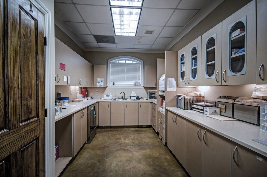 More Photos Of 1237 Highway 35, Forest Medical For Sale