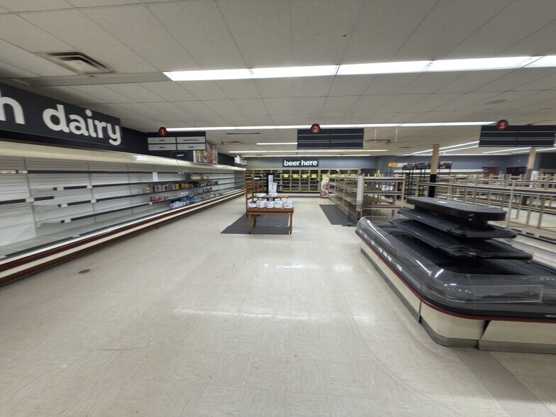More Photos Of 12030 Park Ln, Wolcott Supermarket For Lease