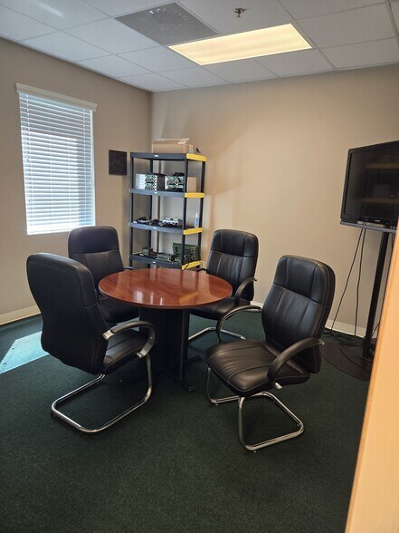 More Photos Of 4450 Pet Ln, Lutz Distribution For Lease