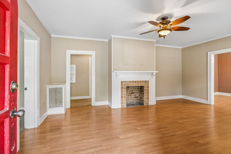 More Photos Of 609 W 7th St, Columbia Office For Sale