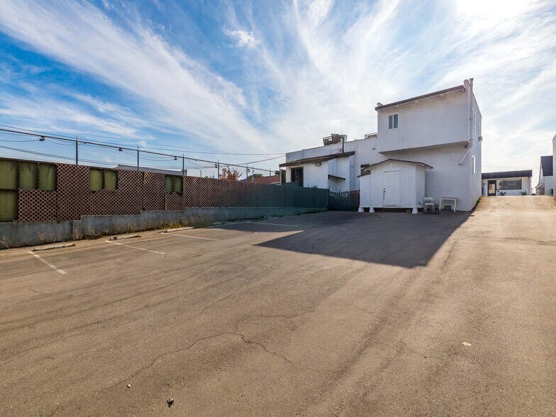 More Photos Of 409 E Grand Ave, El Segundo Storefront Retail Residential For Sale