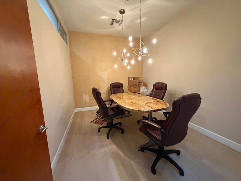 More Photos Of 7336 E Deer Valley Rd, Scottsdale Office For Sale