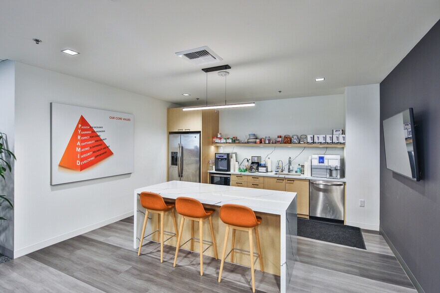 More Photos Of 707 Wilshire Blvd, Los Angeles Office For Lease