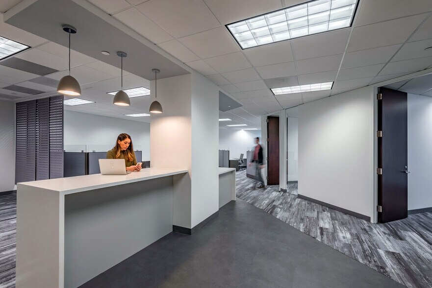 More Photos Of 3399 Peachtree Rd NE, Atlanta Coworking Space