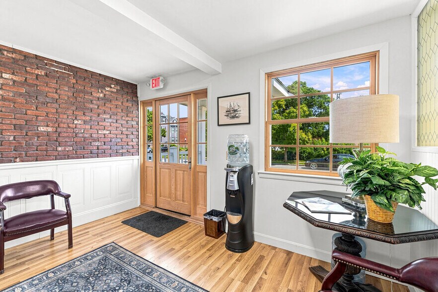 More Photos Of 17 Orchard St, New Bedford Office For Sale