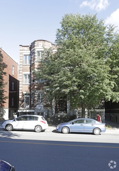 More Photos Of 3210 Boul Édouard-Montpetit, Montréal Apartments For Sale