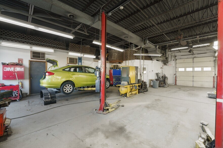 More Photos Of 15 York Ave, Pawtucket Auto Repair For Sale