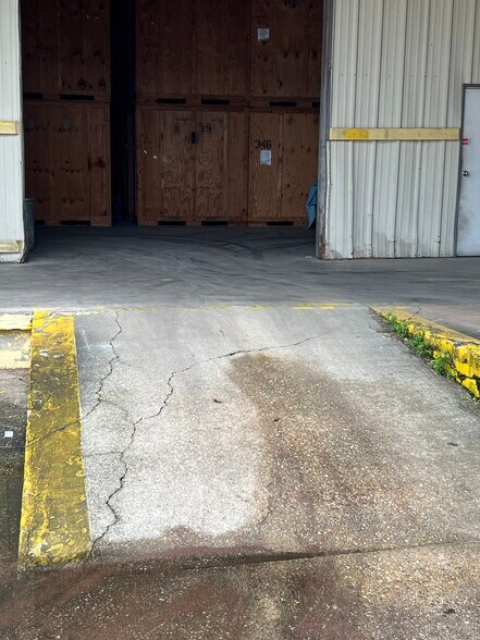 More Photos Of 735 N Fairfield Dr, Pensacola Industrial For Sale