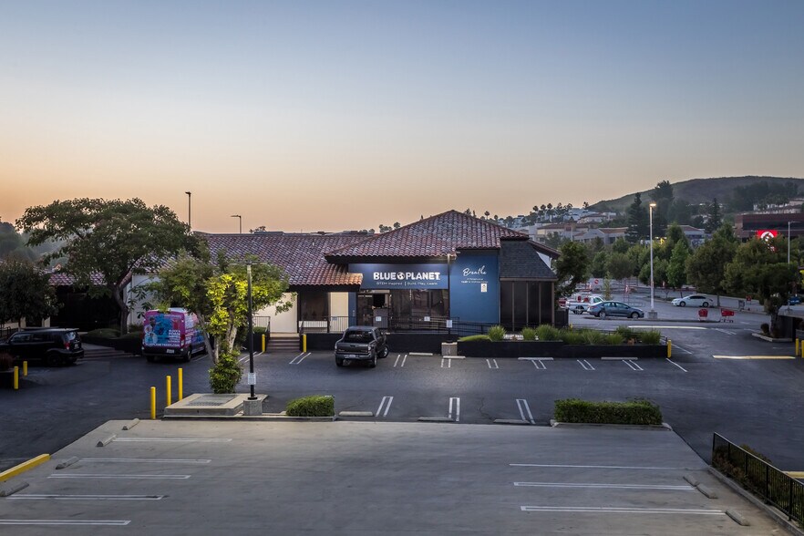More Photos Of 20833-20861 Ventura Blvd, Woodland Hills Storefront Retail Office For Sale