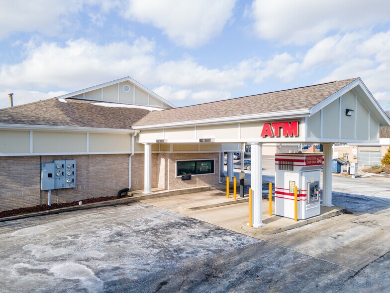 More Photos Of 2306 S Memorial Dr, New Castle General Retail For Lease