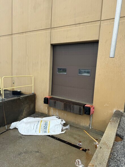 More Photos Of 572 Brewery Ln, Bourbonnais Distribution For Sale