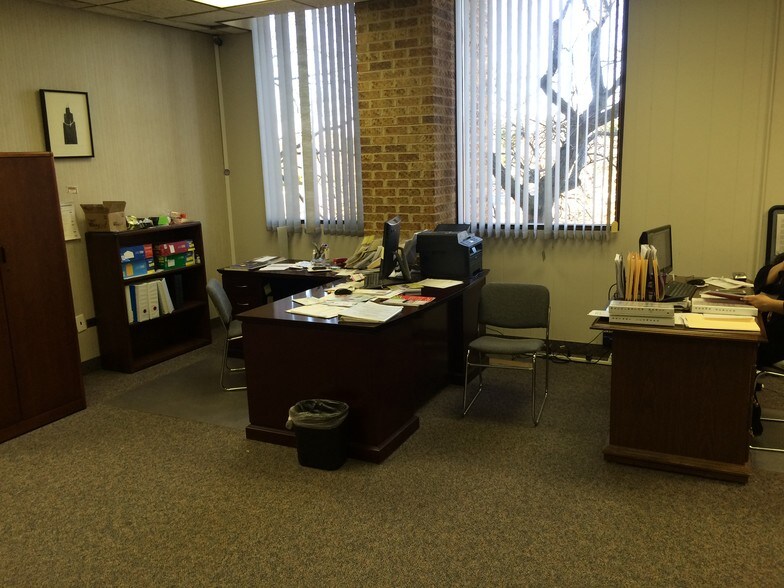 More Photos Of 4350 W Lincoln Hwy, Matteson Office For Sale