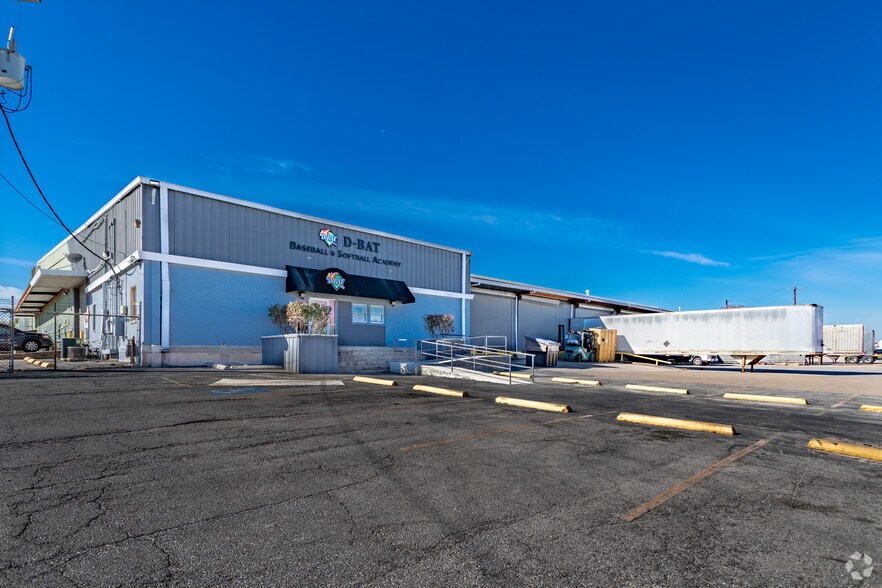 More Photos Of 2250 Chipley Cir, San Antonio Warehouse For Lease