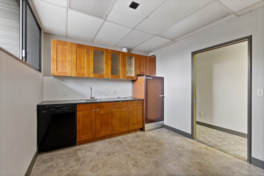 More Photos Of 7820-7822 27th St W, University Place Medical For Lease