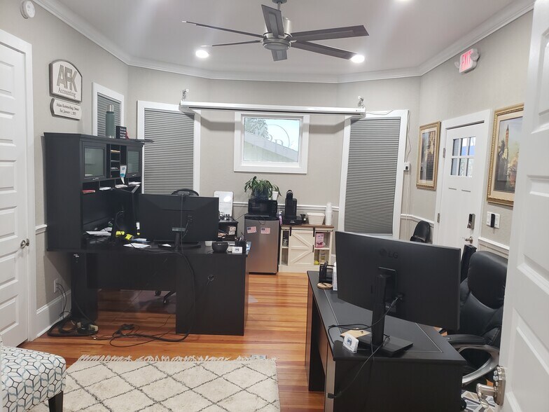 More Photos Of 713 W New York Ave, Deland Office For Lease