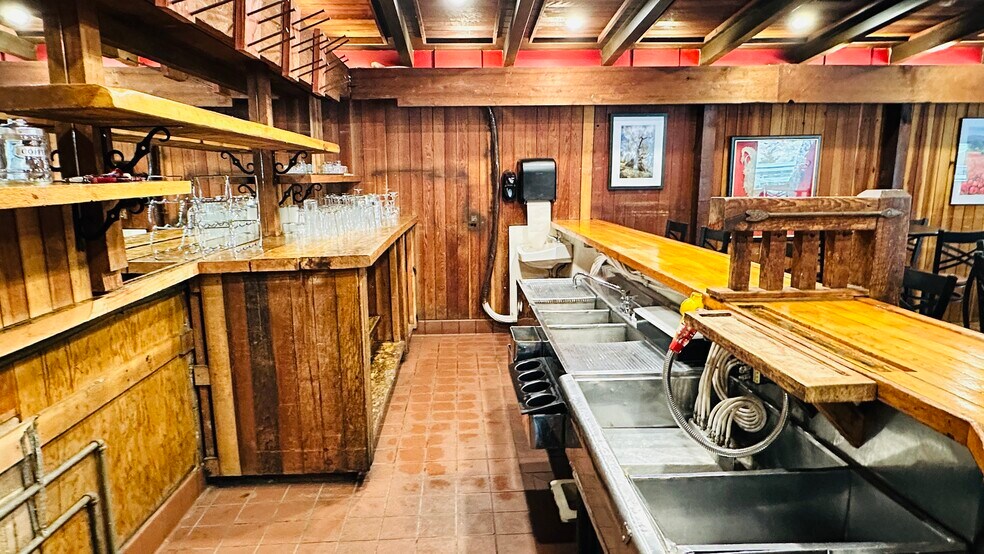 More Photos Of 54905 N Circle Dr, Idyllwild-Pine Cove Restaurant For Lease