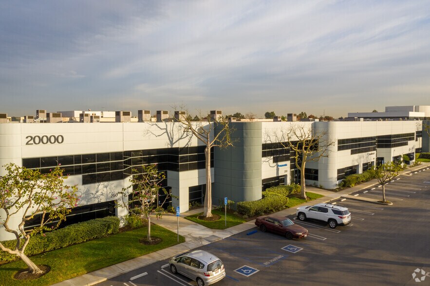 More Photos Of 20000 Mariner Ave, Torrance Light Distribution For Lease