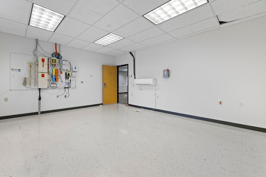 More Photos Of 4240 S Lees Summit Rd, Independence Office For Lease