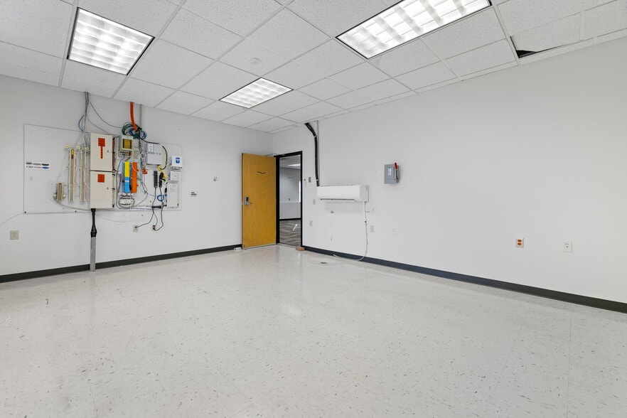 More Photos Of 4240 S Lees Summit Rd, Independence Office For Lease